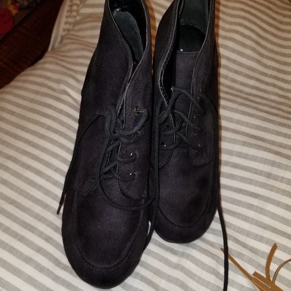 Size 7.5 Black ankle wedge booties! - Picture 2 of 3